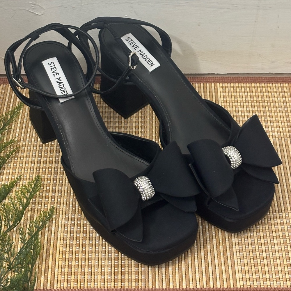 Steve Madden AERIN Ankle Strap Sandals Size: 11M - Picture 2 of 4